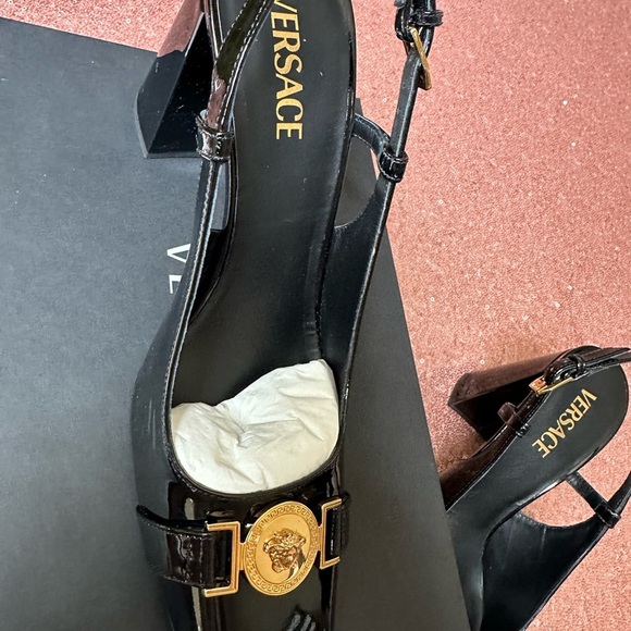 Versace Authentic Black & Gold Medusa Vernice Patent Leather Heeled Pumps 38/7.5 - Picture 6 of 14